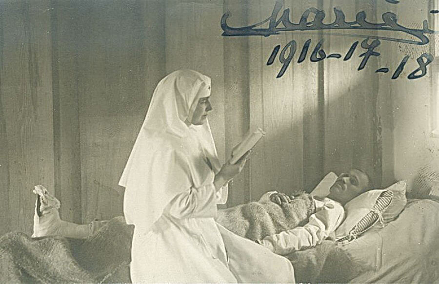 Queen Marie of Romania in campaign hospital